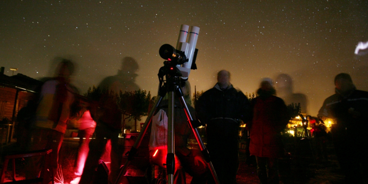 Observaciones astronómicas en la oscuridad